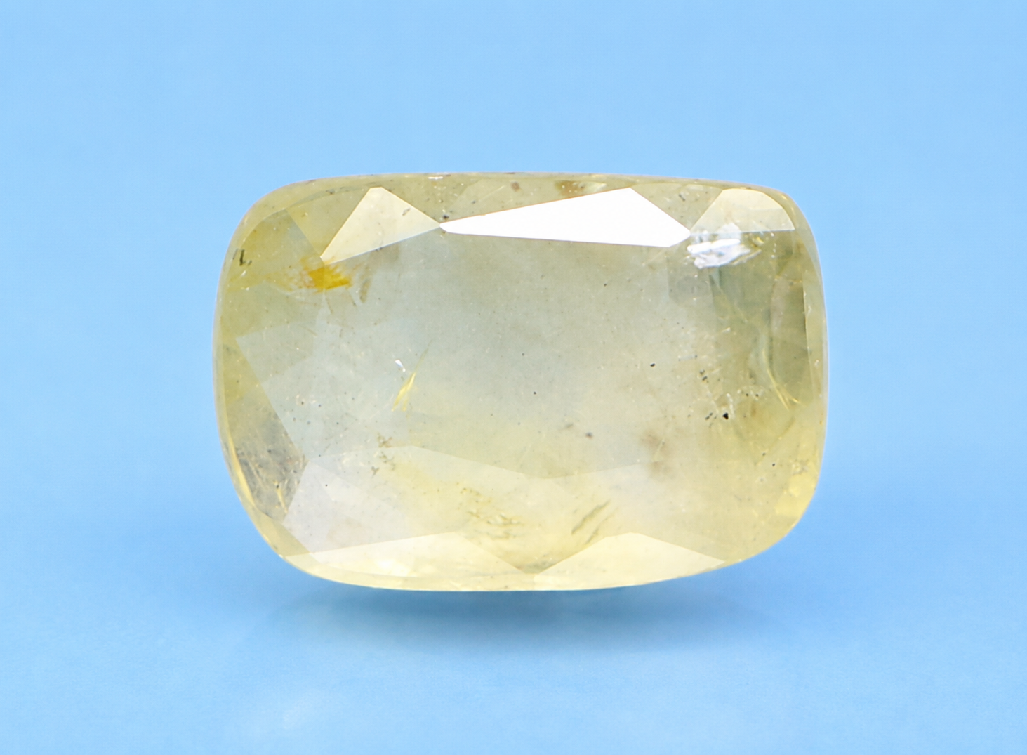 Yellow Sapphire (Pukhraj) 4.79 Ct