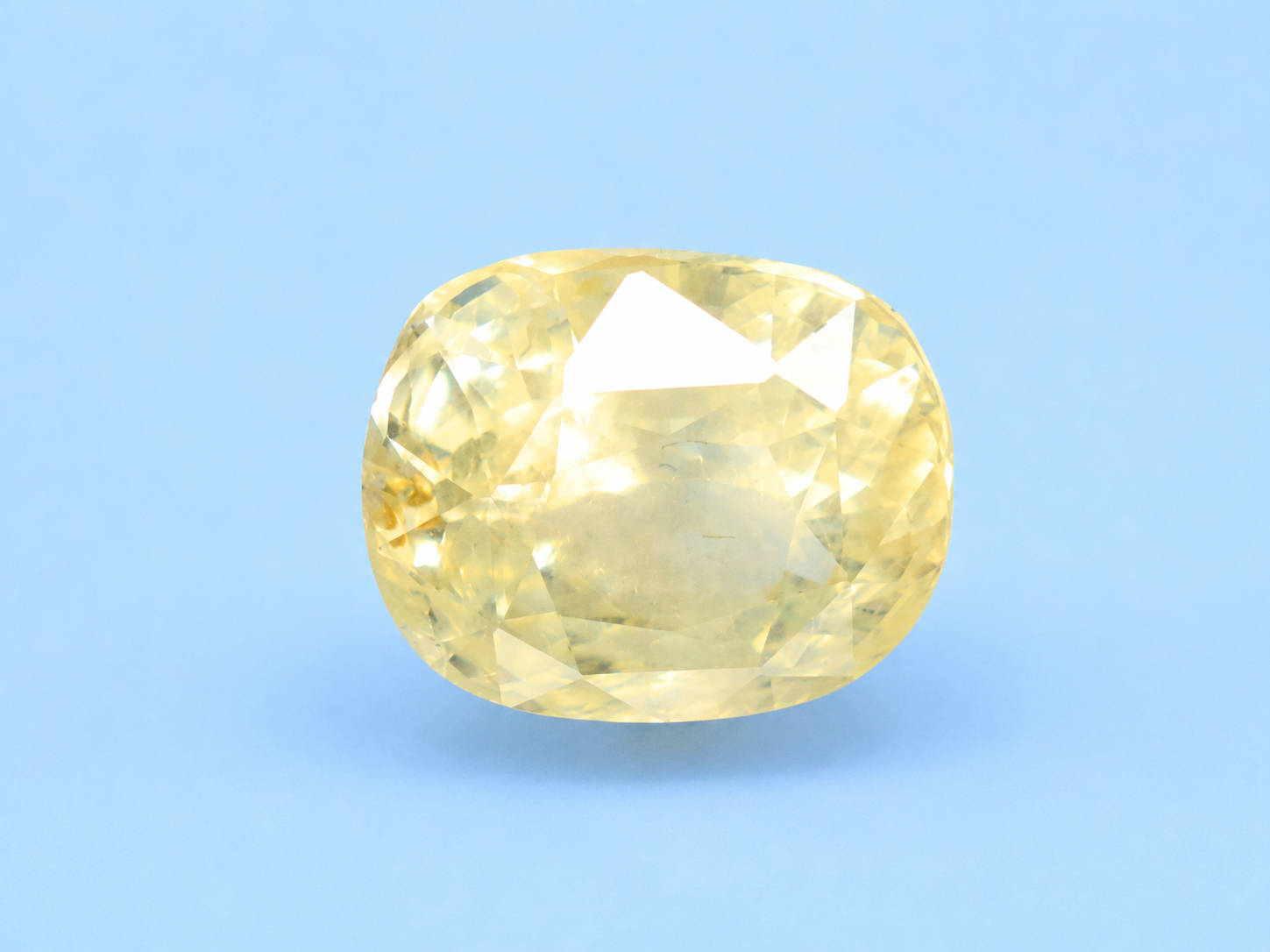 Yellow Sapphire (Pukhraj) 4.19 Ct